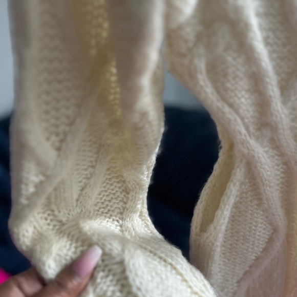 JLUXLABEL Cream V-Neck Cable Knit Sweater - Picture 10 of 11